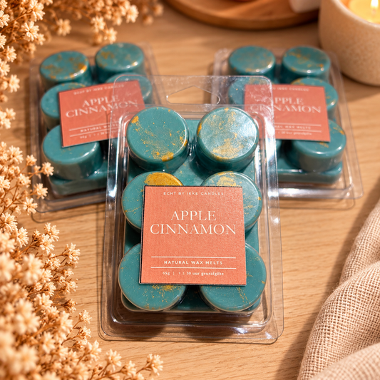 Meerdere verpakkingen Apple Cinnamon waxmelts van Echt by Ikke. Turquoise geurwax met goudkleurige accenten, in transparante verpakkingen van 65 gram. Warme geur van appel en kaneel.