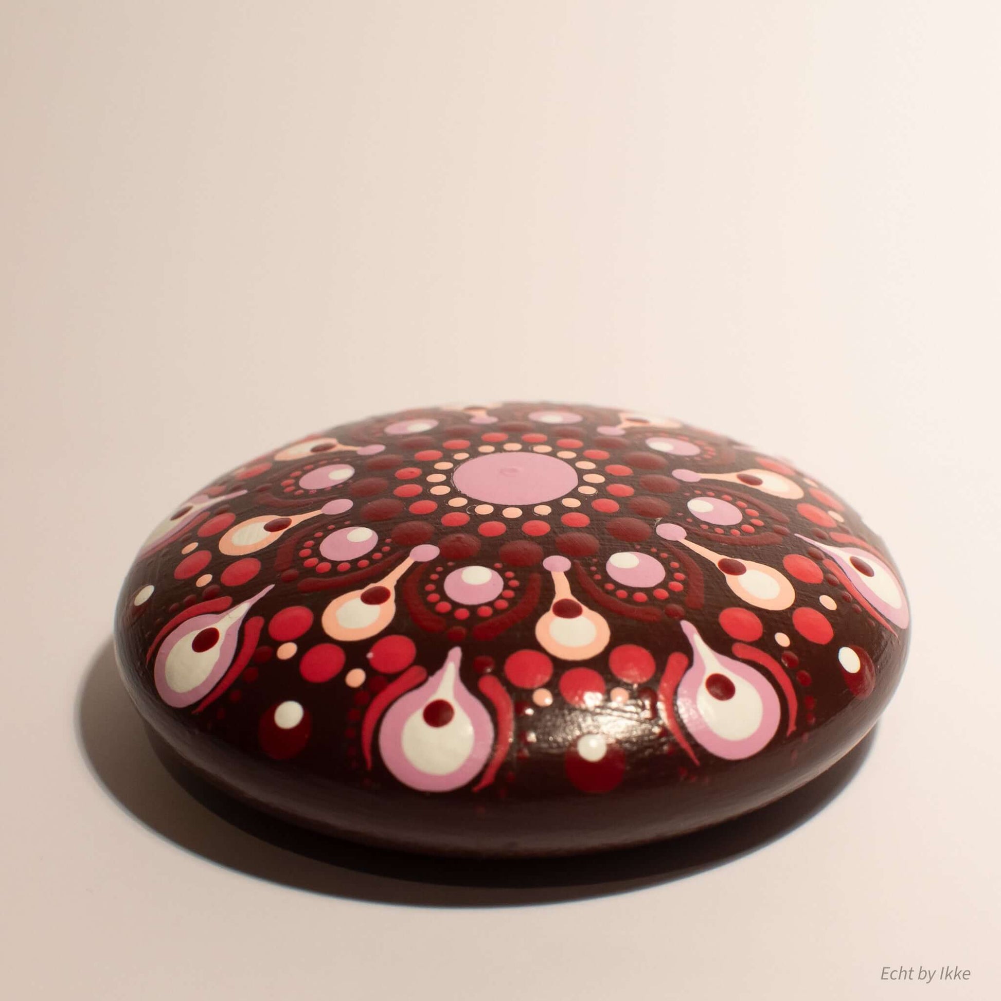 Inspiratievoorbeeld van een gestipte porseleinen steen, perfect voor DIY stipprojecten